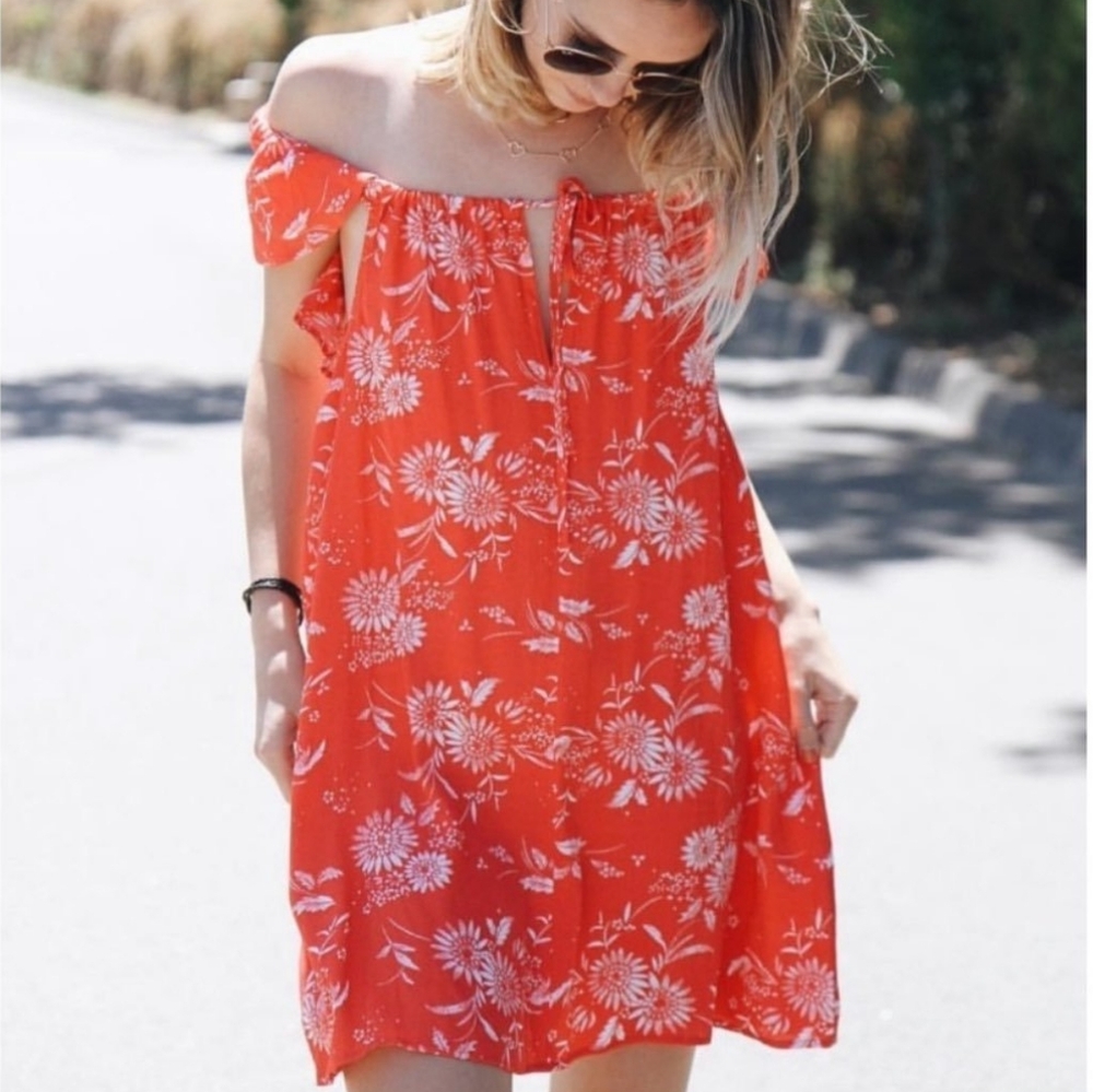 New Knot Sisters Floral Off-Shoulder Dress - Urban Outfitters